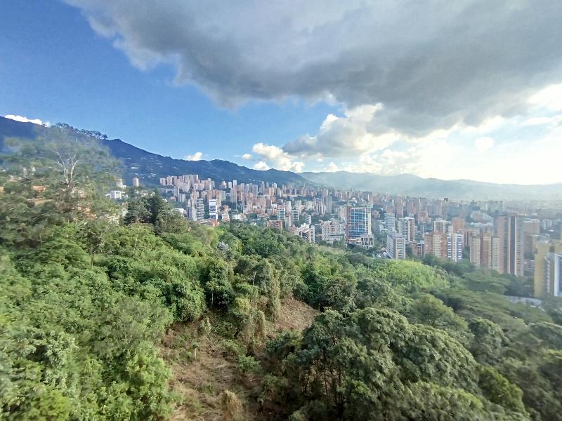 2BR Apartment in Las Palmas, El Poblado with 2 Parking Spots - 8