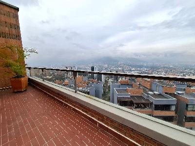 Apartamento en arriendo en Los Balsos, Medellín · foto 2 de 20