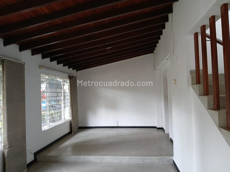 Commercial 5BR Duplex House in Los Colores