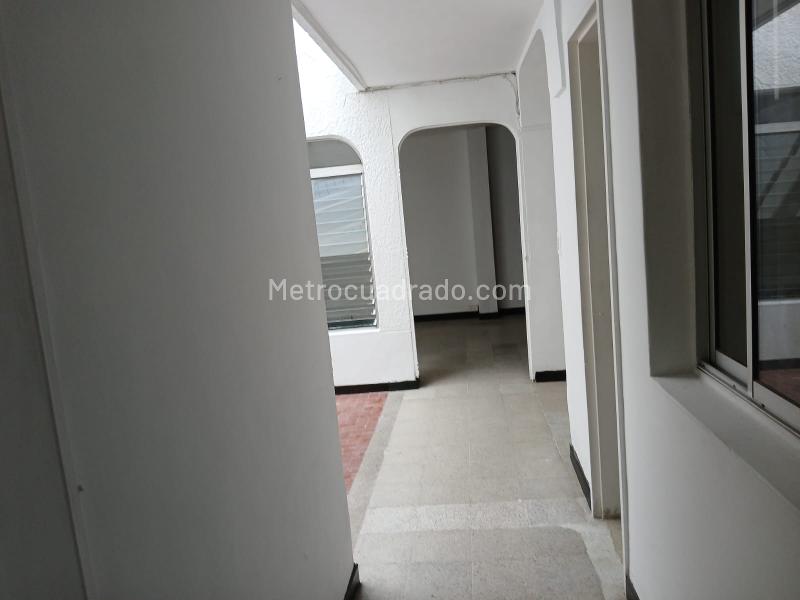 Duplex Comercial de 5 Alcobas en Los Colores - 3