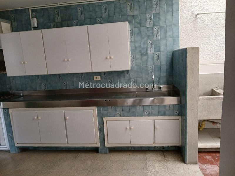 Duplex Comercial de 5 Alcobas en Los Colores - 8