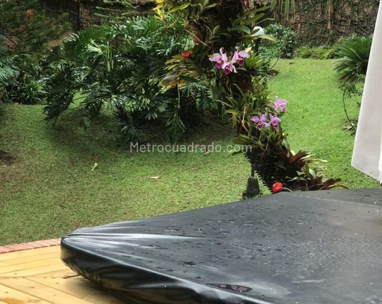 3BR Apartment for Rent in El Campestre El Poblado with Jacuzzi