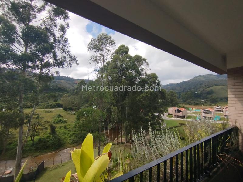 2BR Apartment in El Retiro (67 m²) - 3