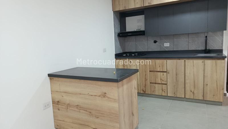 Apartamento Amplio de 4 Alcobas en Arriendo en Boston - 3