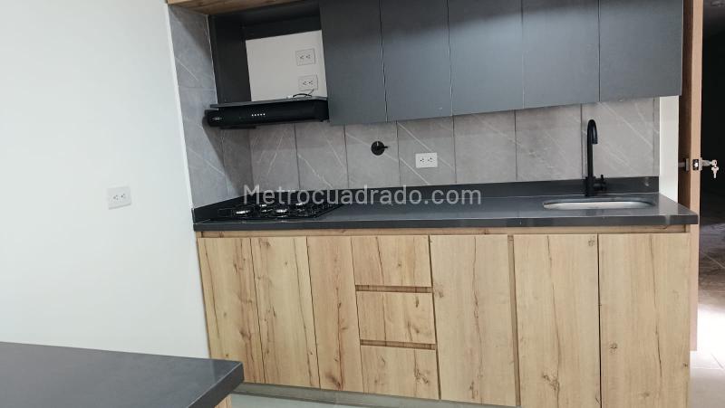 Apartamento Amplio de 4 Alcobas en Arriendo en Boston - 5