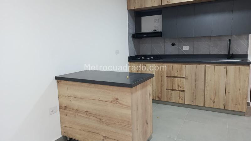Apartamento Amplio de 4 Alcobas en Arriendo en Boston - 6