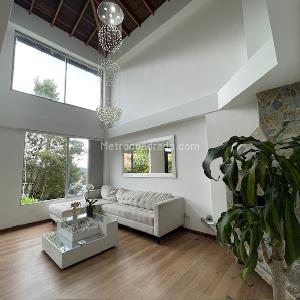 Casa de 4 alcobas en venta en Loma Del Escobero, Envigado, 807 m² · foto 2 de 20
