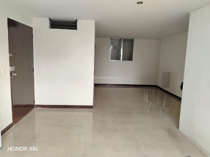 Spacious 4BR Apartment in Santa Teresita