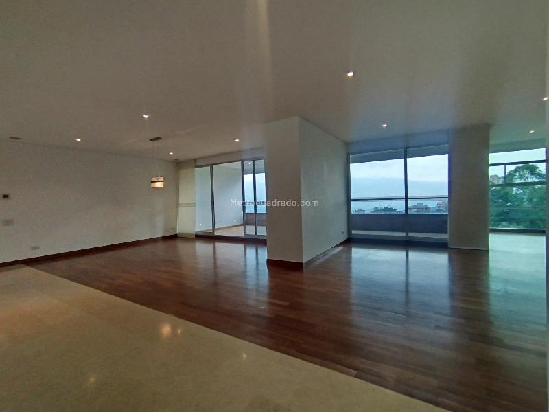 Apartamento Amplio de 3 Alcobas en La Calera, El Poblado - 3