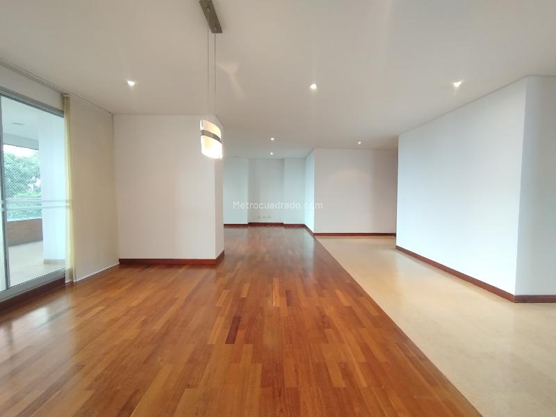 Apartamento Amplio de 3 Alcobas en La Calera, El Poblado - 5