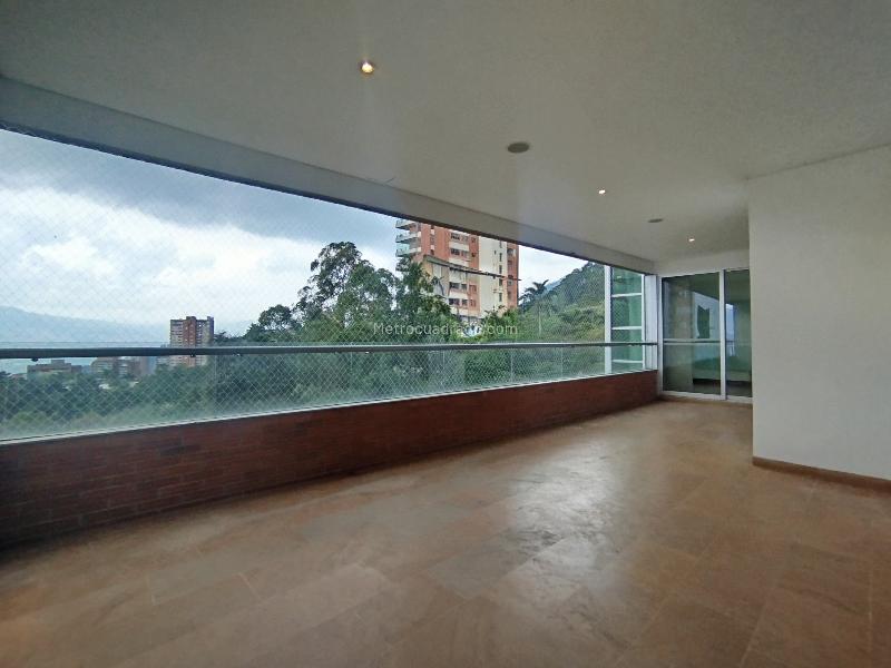 Apartamento Amplio de 3 Alcobas en La Calera, El Poblado - 9