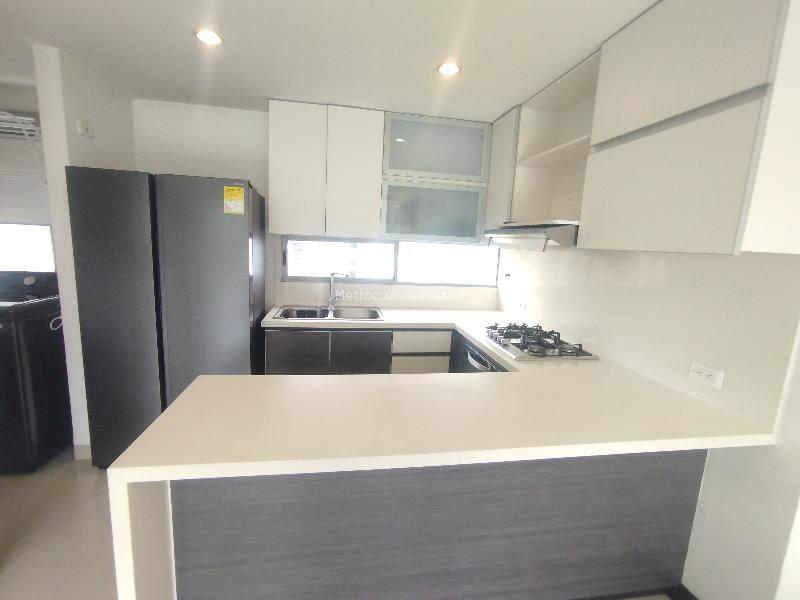 Apartamento Amoblado Amplio de 2 Alcobas en Transversal Intermedia - 5