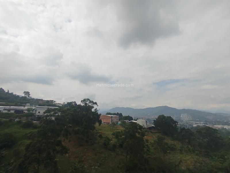 Apartamento luminoso de 2 habitaciones en arriendo en La Estrella