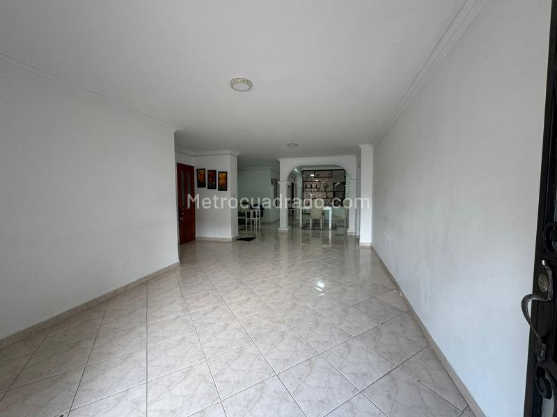 Furnished 4BR Apartment for Rent in Almería (Laureles) - 3