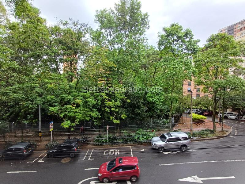 Spacious 2BR Apartment in Provenza