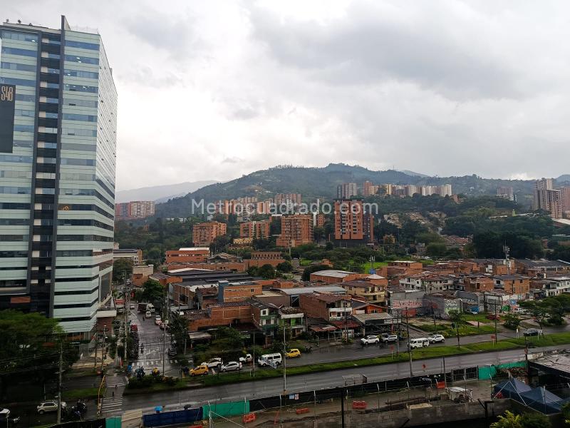 Apartamento de 2 Alcobas con Balcón en Avenida Las Vegas