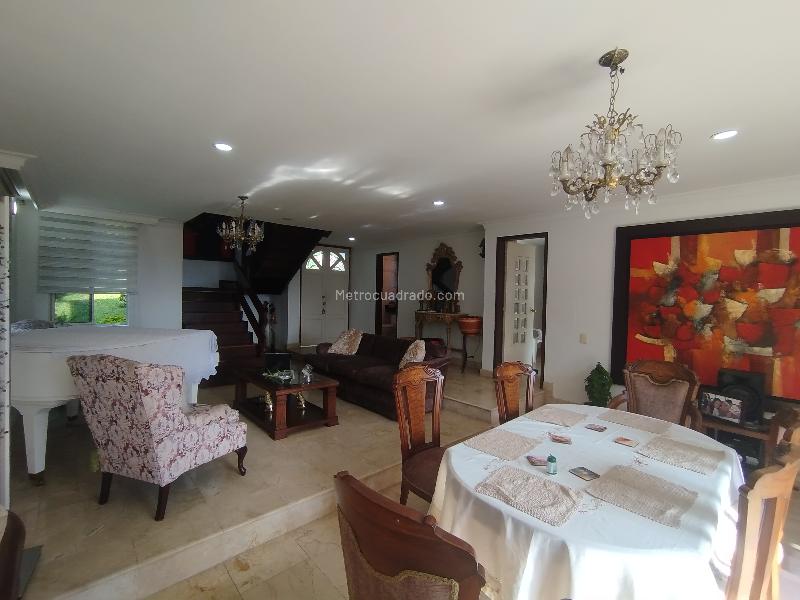Spacious 4BR House in Las Palmas M - 3