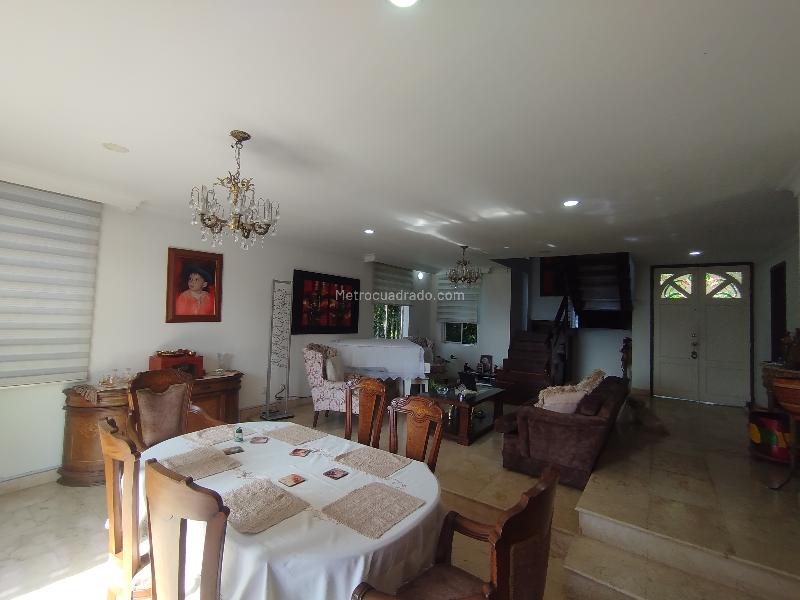 Spacious 4BR House in Las Palmas M - 4