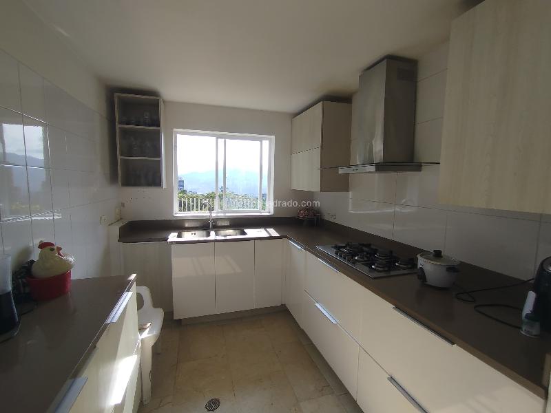 Spacious 4BR House in Las Palmas M - 8