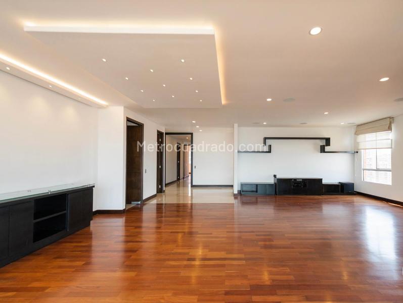 Spacious 3BR Apartment in La Calera - 2