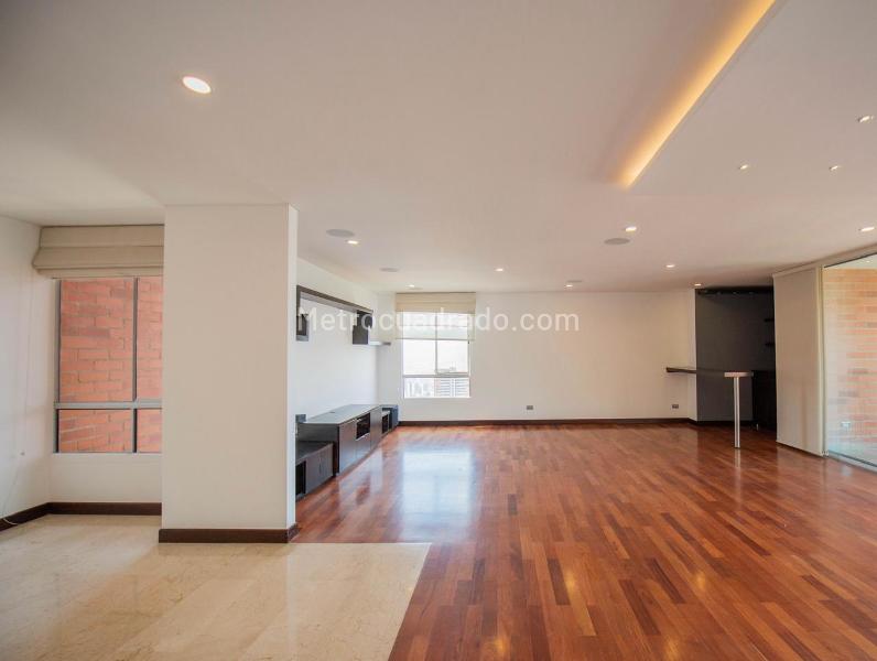 Spacious 3BR Apartment in La Calera - 3