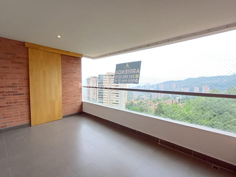 Apartamento de 3 Alcobas en La Calera (El Poblado) con Amenidades - 2