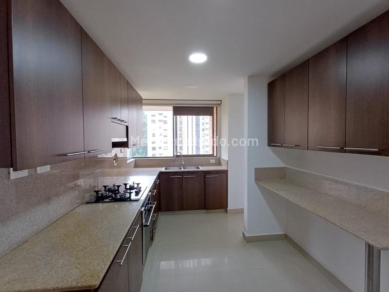 Apartamento de 3 Alcobas en La Calera (El Poblado) con Amenidades - 3