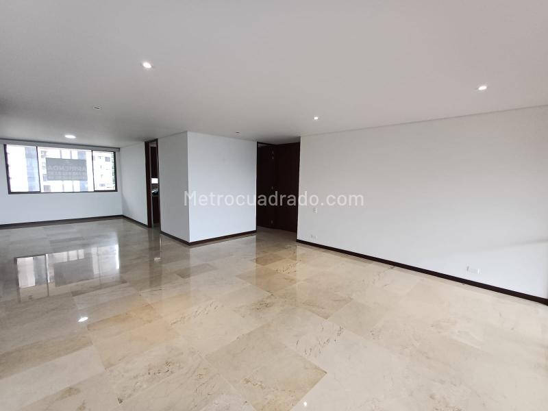 Apartamento de 3 Alcobas en La Calera (El Poblado) con Amenidades - 5
