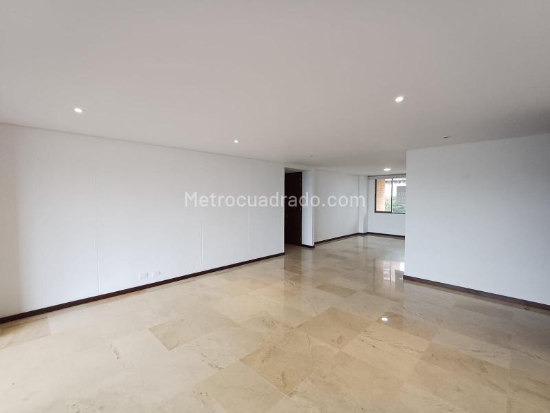 Apartamento de 3 Alcobas en La Calera (El Poblado) con Amenidades - 7