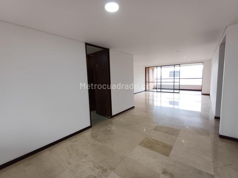 Apartamento de 3 Alcobas en La Calera (El Poblado) con Amenidades - 8