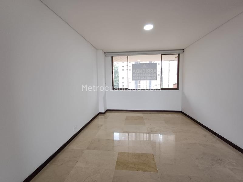 Apartamento de 3 Alcobas en La Calera (El Poblado) con Amenidades - 9