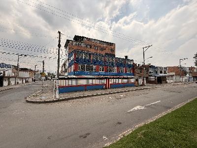 Casa de 5 alcobas en venta en La Camelia, Bogotá, 450 m² · foto 2 de 20