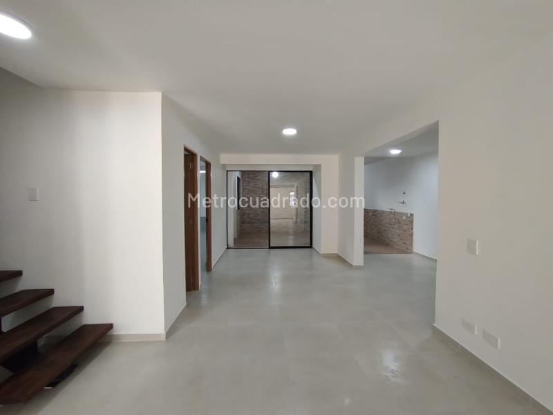 Casa Bifamiliar Comercial Versátil en Arriendo en Belén - 2