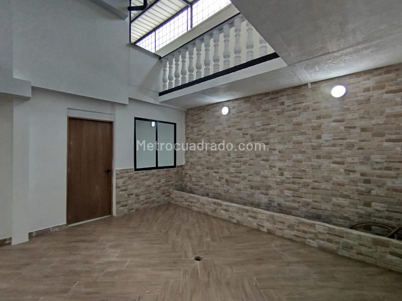 Casa Bifamiliar Comercial Versátil en Arriendo en Belén - 4
