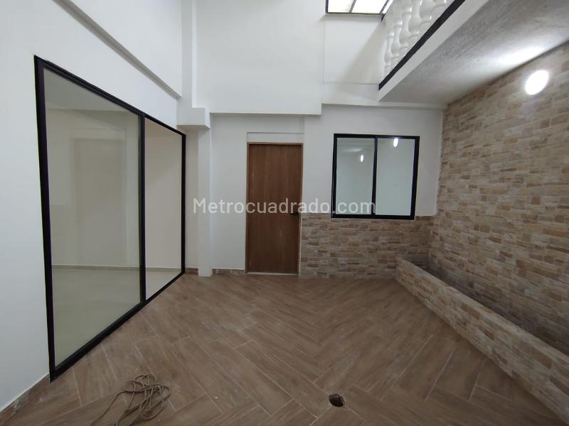 Casa Bifamiliar Comercial Versátil en Arriendo en Belén - 5