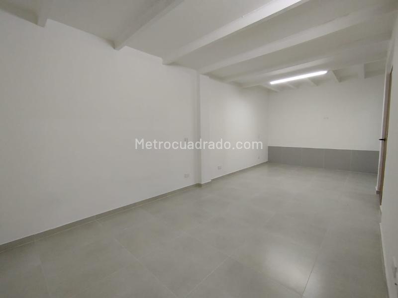 Casa Bifamiliar Comercial Versátil en Arriendo en Belén - 6