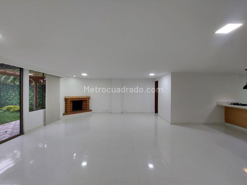Espectacular Apartamento de 3 Alcobas en El Tesoro - 2