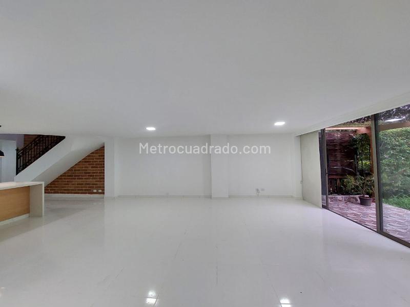 Espectacular Apartamento de 3 Alcobas en El Tesoro - 3