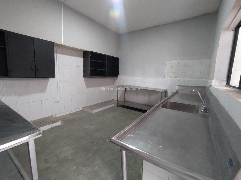 Casa Comercial Sencilla de 4 Alcobas en La Candelaria - 3