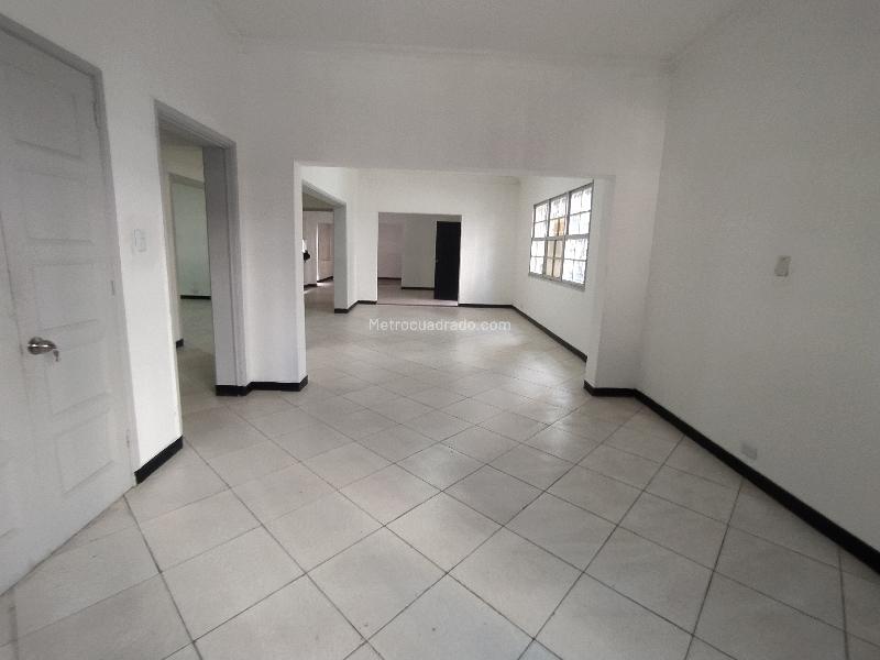 Casa Comercial Sencilla de 4 Alcobas en La Candelaria - 4