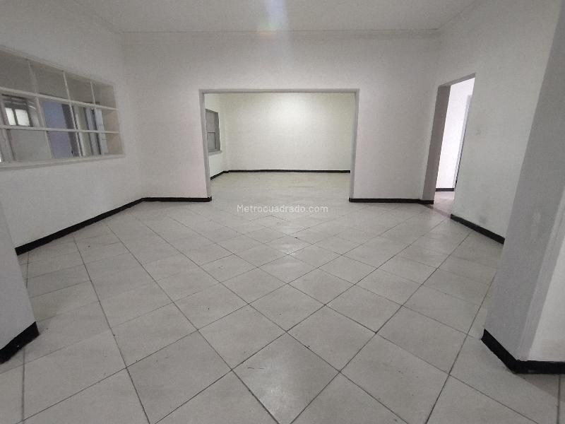 Casa Comercial Sencilla de 4 Alcobas en La Candelaria - 5