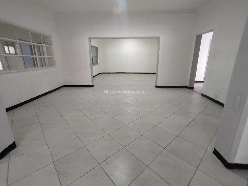 Casa Comercial Sencilla de 4 Alcobas en La Candelaria - 6