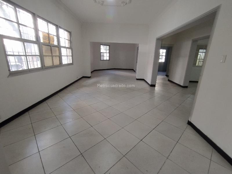 Casa Comercial Sencilla de 4 Alcobas en La Candelaria - 8