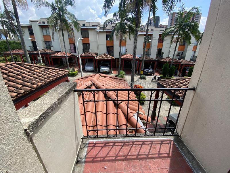 Beautiful 4BR House in Robledo - 3