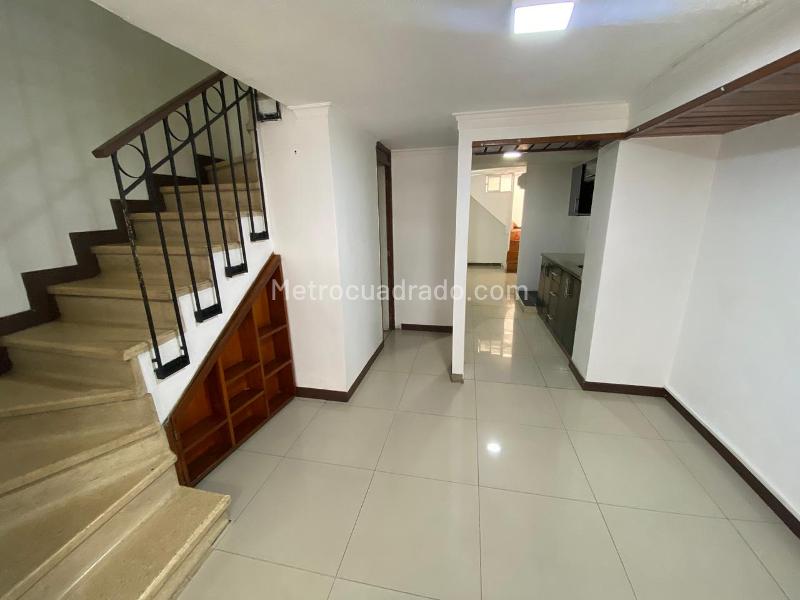 Beautiful 4BR House in Robledo - 4