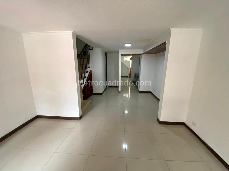 Beautiful 4BR House in Robledo - 5