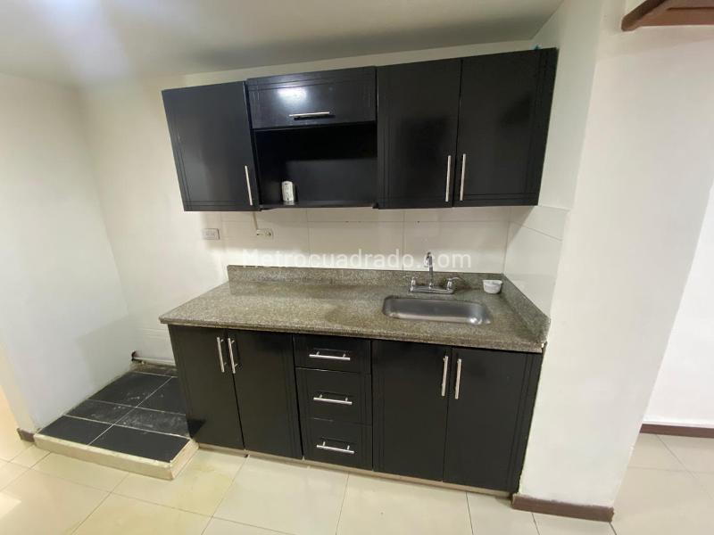 Beautiful 4BR House in Robledo - 8