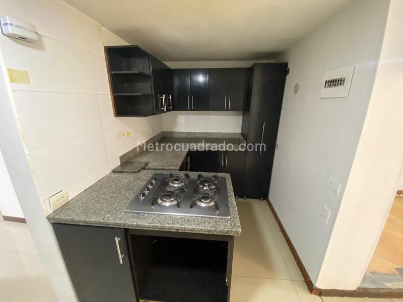 Beautiful 4BR House in Robledo - 9