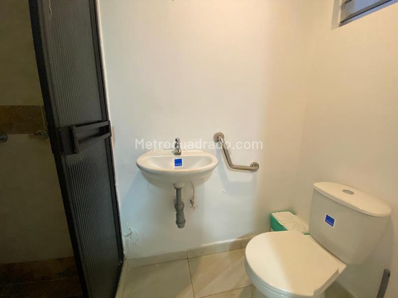 Spacious 4BR House in La Floresta - 6