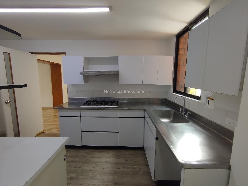 3BR Apartment with 3 Baths in El Poblado, Transversal Superior